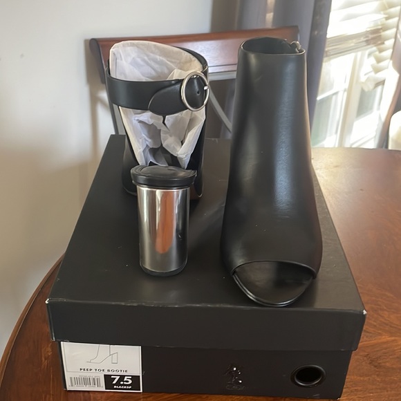 An Early Spring Must Have!! NEW - BR Stylish Peep toes! - Picture 2 of 9